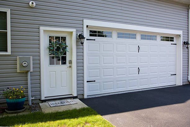 24/7 Emergency Garage Door Panel Replacement experts in Marlboro Meadows, MD